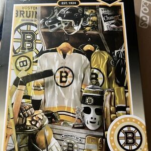 MasterPieces- Boston Bruins NHL Locker Room 500 Piece Puzzle Official Licensed